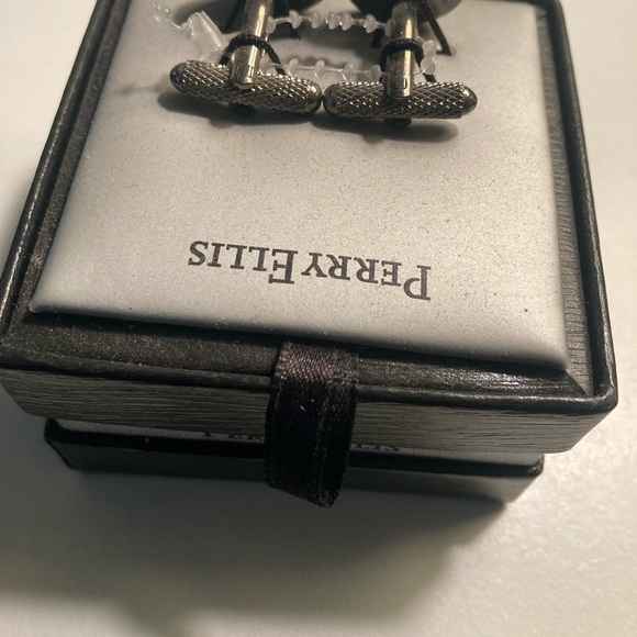 Perry Ellis cufflinks - Picture 5 of 6